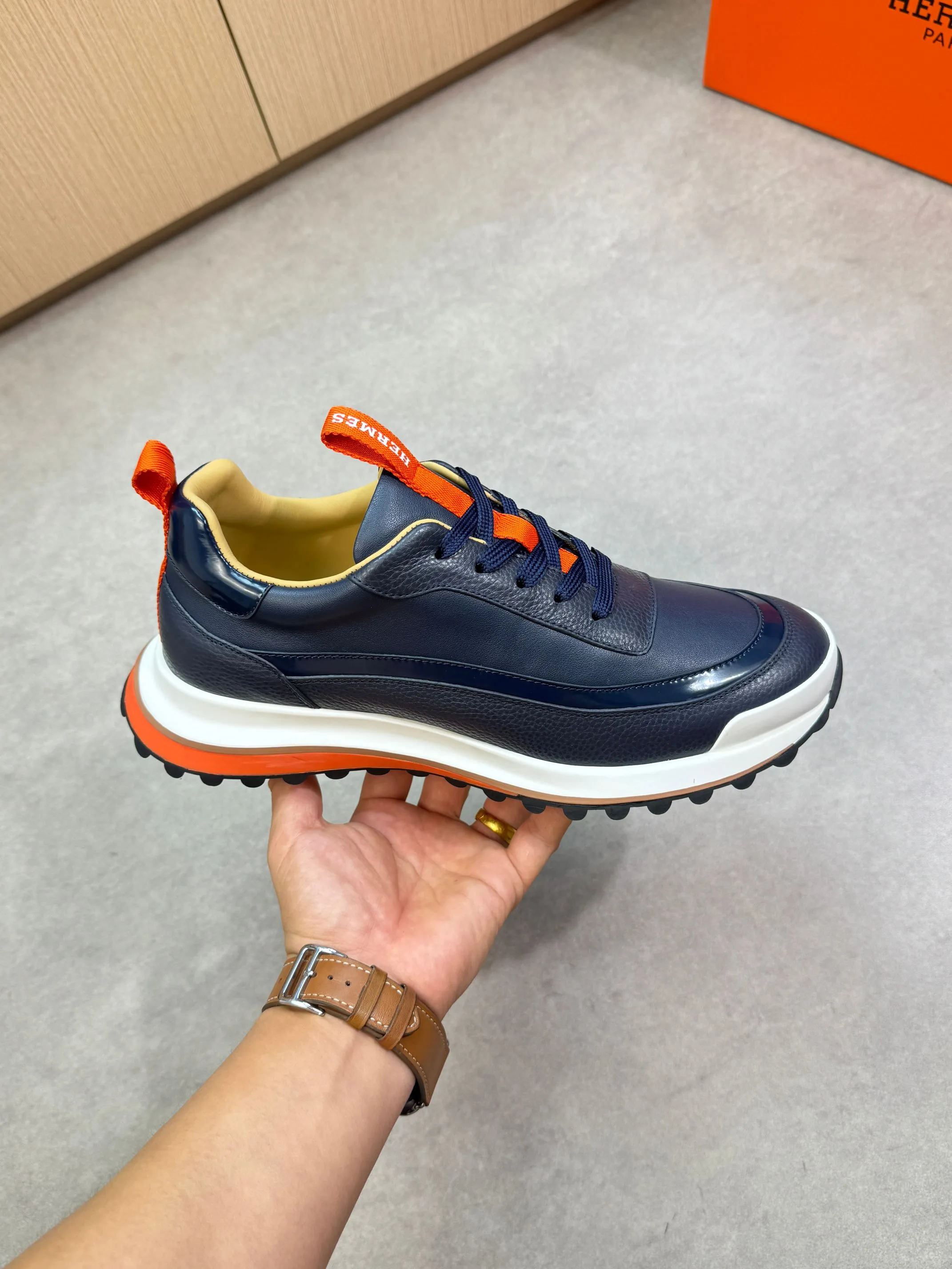 Men's shoes 💰800 [HERMES] Hermès - High-end quality original order·Casual sports shoes - Upper: 🔝 pebbled calfskin, Nappa calfskin, shoe body sewn with contrasting edge color, tongue, heel, brand logo webbing - Inner: water-dyed cowhide - Outsole: ultra-light T men's shoes 💰R·Rubber; two-color molded outsole -Ultra-high quality control·Fine workmanship: highlighted (high-end·nobility·grade) -Size: 39-44 (38, 45, can be customized)·H0118